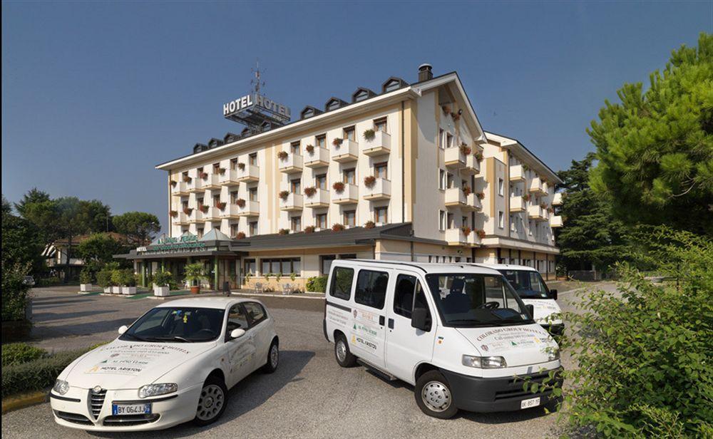 Hotel Al Pino Verde Кампосампиеро Екстериор снимка