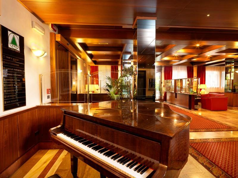 Hotel Al Pino Verde Кампосампиеро Екстериор снимка