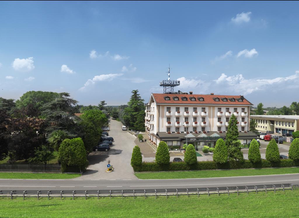 Hotel Al Pino Verde Кампосампиеро Екстериор снимка