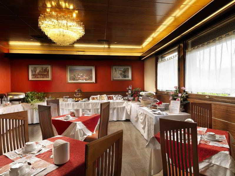 Hotel Al Pino Verde Кампосампиеро Екстериор снимка