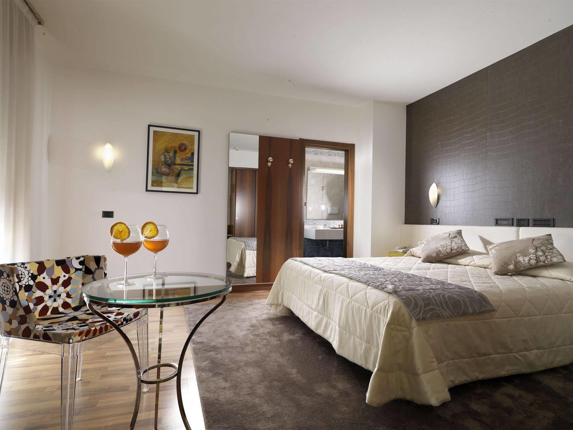 Hotel Al Pino Verde Кампосампиеро Екстериор снимка